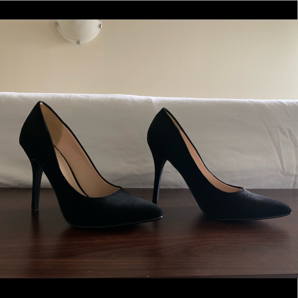 D Black Heels